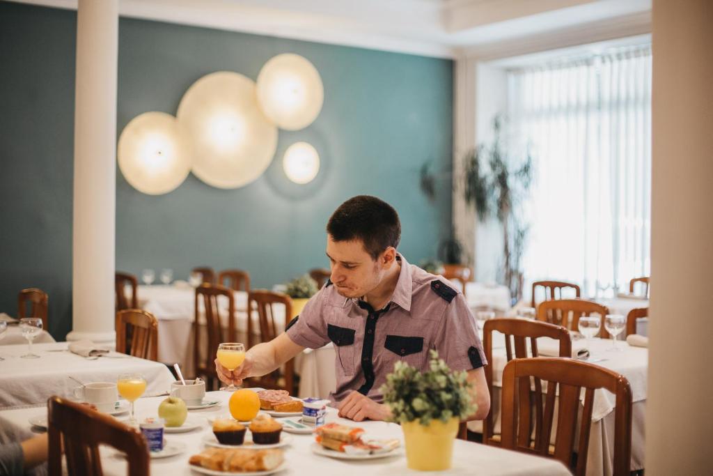 Jídlo v hotelu nebo okolí