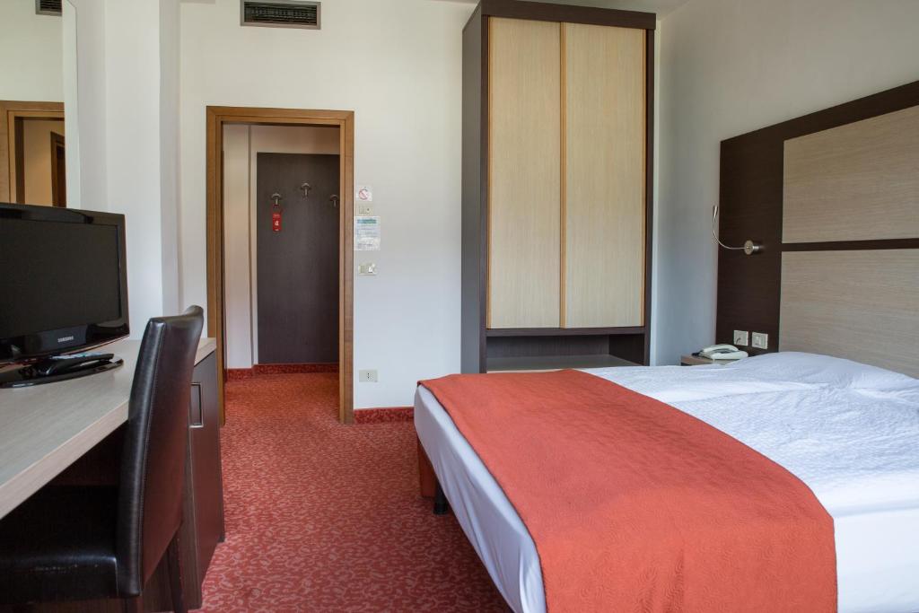 TV a/nebo společenská místnost v ubytování Hotel Benacus Panoramic