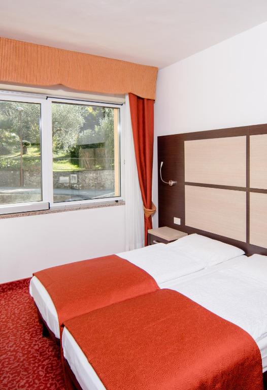 Postel nebo postele na pokoji v ubytování Hotel Benacus Panoramic