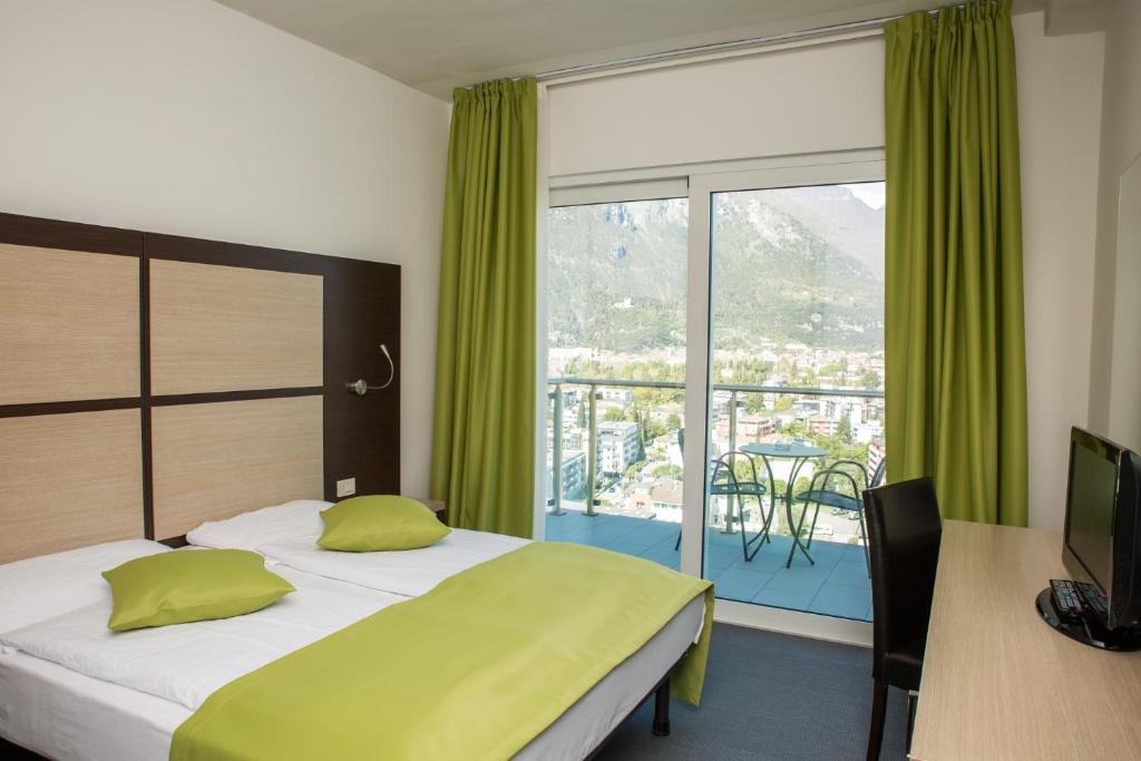 Postel nebo postele na pokoji v ubytování Hotel Benacus Panoramic
