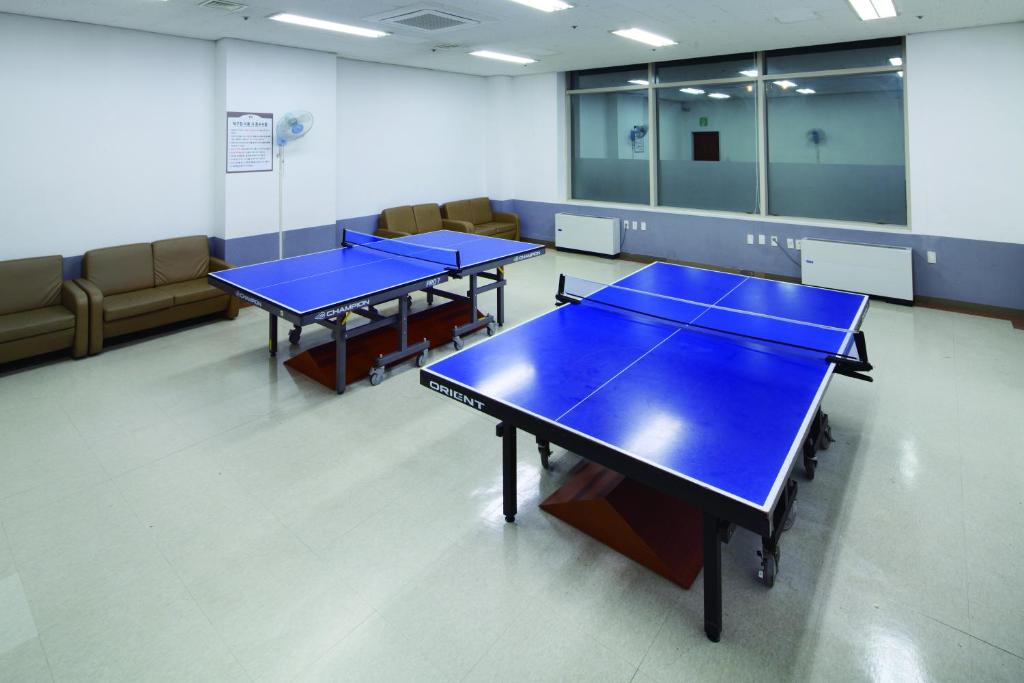 Stolní tenis v ubytování Hanwha Resort Pyeongchang nebo okolí