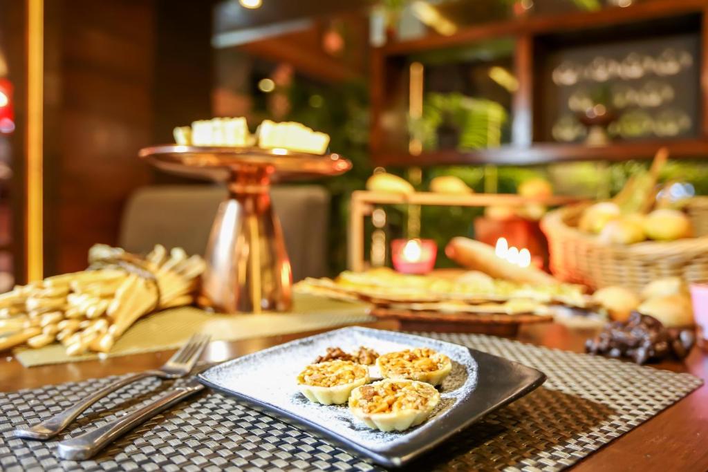 Eten bij of ergens in de buurt van het hotel

