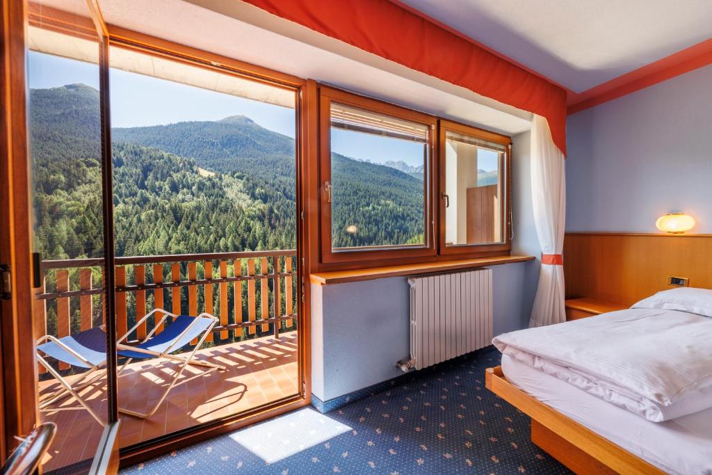 Nespecifikovaný výhled na hory nebo výhled na hory při pohledu z hotelu