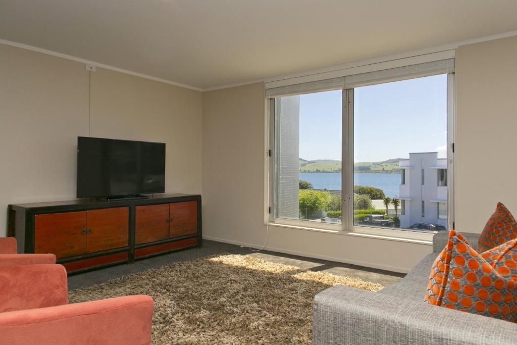 The Cove- On The Lake - Resim 4