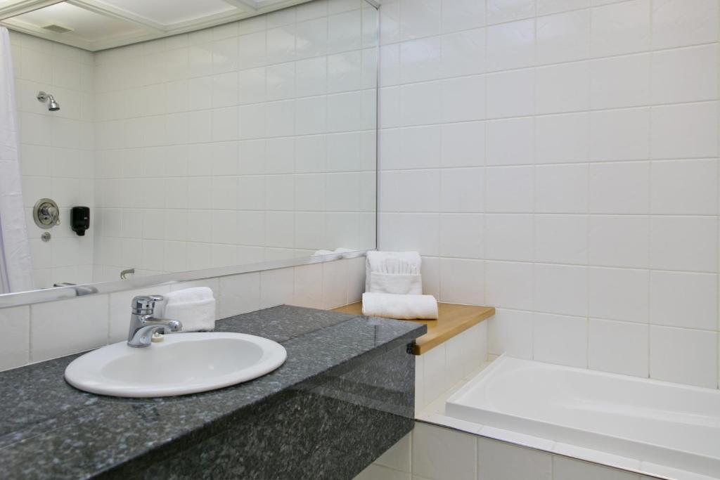 The Cove- On The Lake - Resim 35