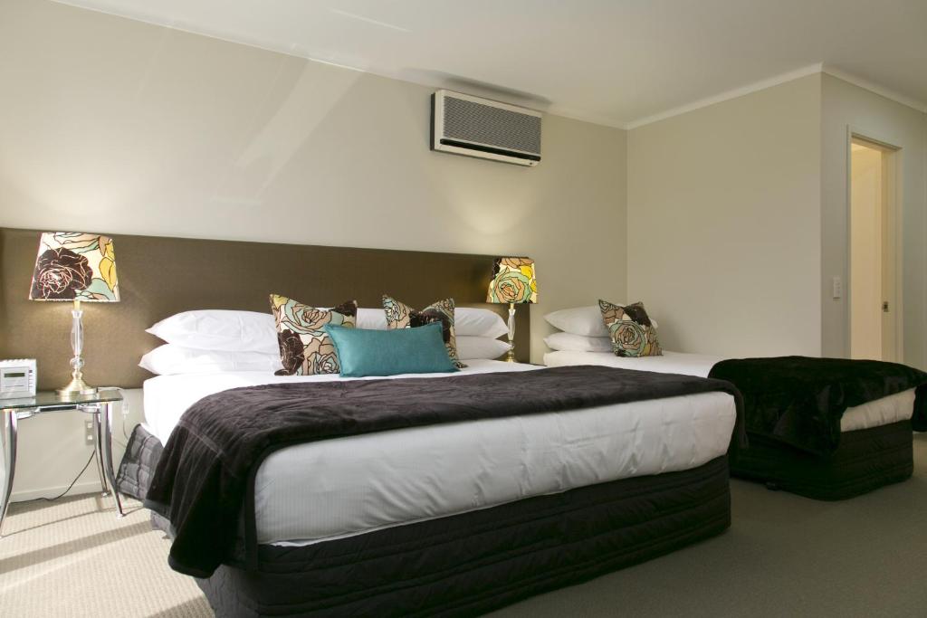 The Cove- On The Lake - Resim 40