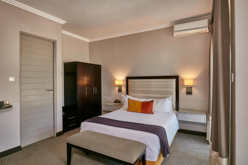 Postel nebo postele na pokoji v ubytování Regent Select Hotel