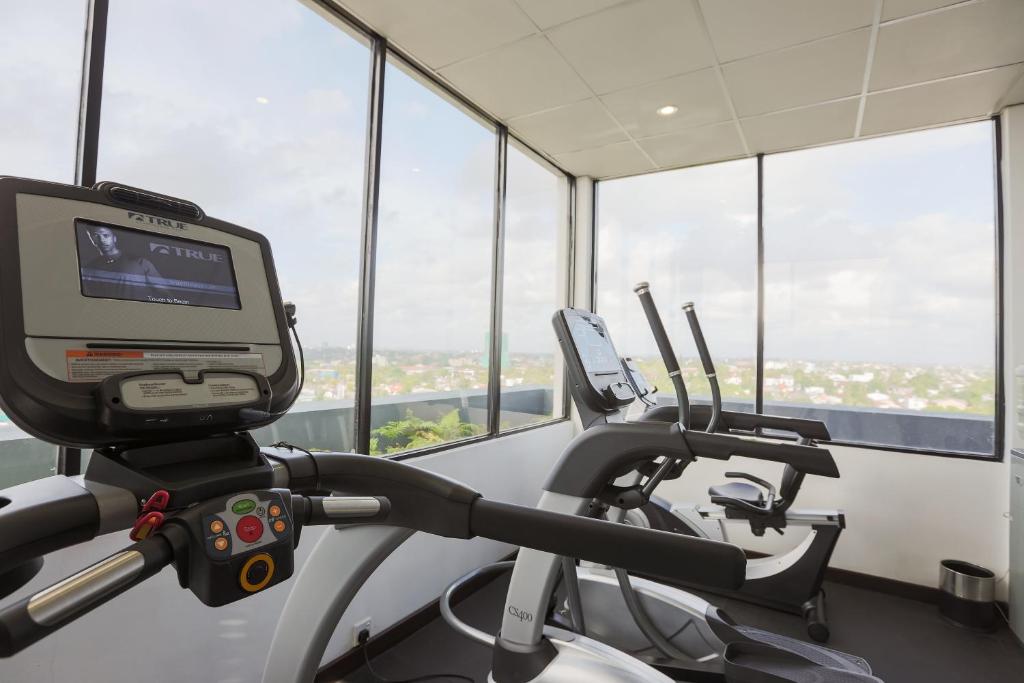 Fitness centrum a/nebo fitness zařízení v ubytování Best Western Elyon Colombo