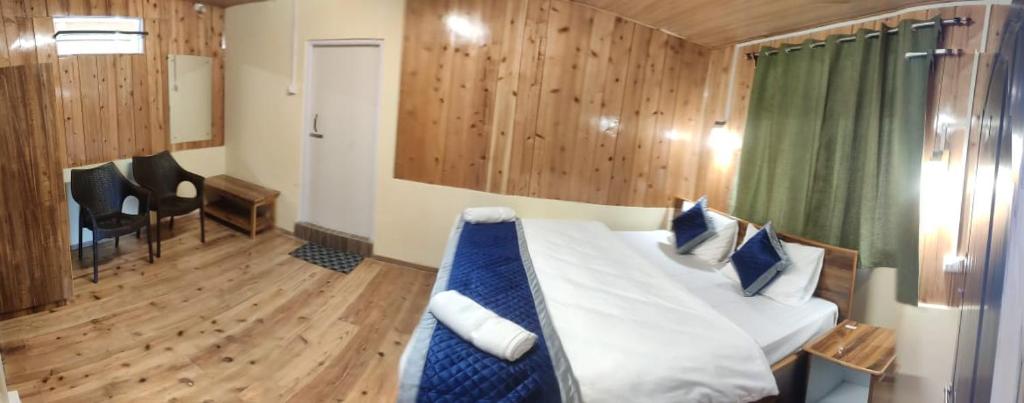 Himalayan Cloud's Homestay - Habitación Doble De Lujo Con Balcón