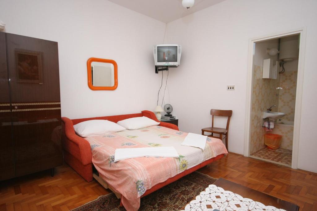 Letto o letti in una camera di Apartments and rooms by the sea Hvar - 141