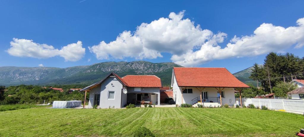 Nespecifikovaný výhled na hory nebo výhled na hory při pohledu z apartmánu