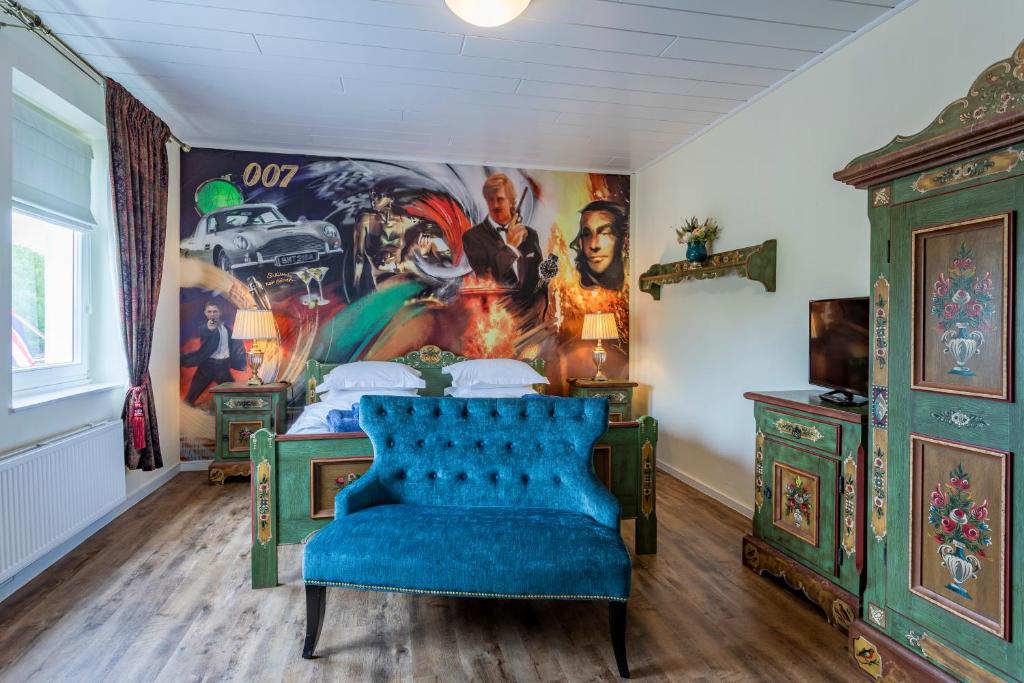 The Little Britain Inn Themed Hotel One of a Kind In Europe - Salle James Bond