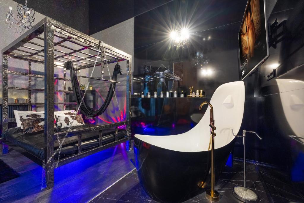 BDSM BAST Apart Grey Manufaktura Centrum Miasta Legionów 18 Parking bezpłatny , dla dorosłych ADULTS ONLY - Appartement Met Balkon