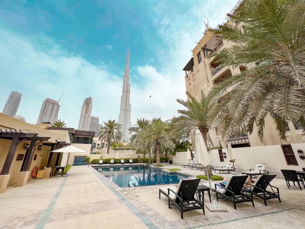 a view of the burj khalifa from a hotel courtyard at Trophy - Burj Khalifa View Serenity Suite in Dubai