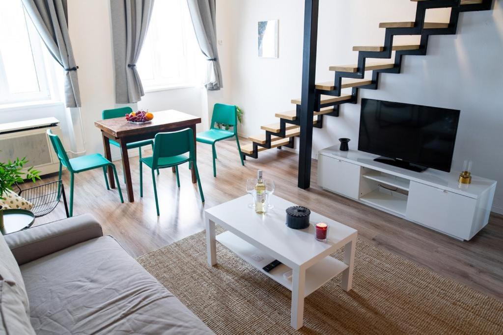Studio Apartment Next To Famous Party House A38 1072 Budapest, 38 Akácfa utca kép - 1