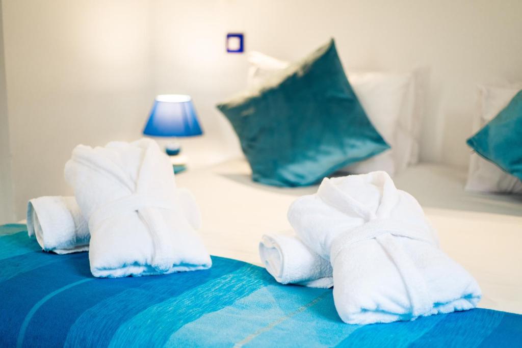 Postel nebo postele na pokoji v ubytování Dar Liouba Hotel