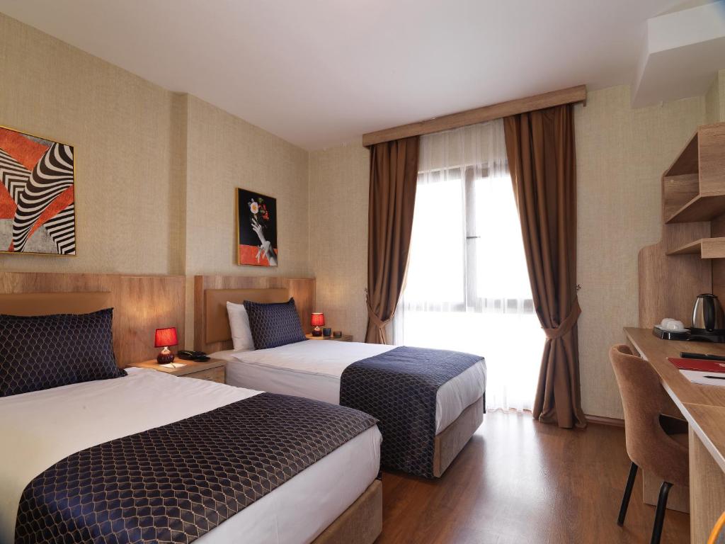 A bed or beds in a room at Jaff Hotels & Spa Nisantasi