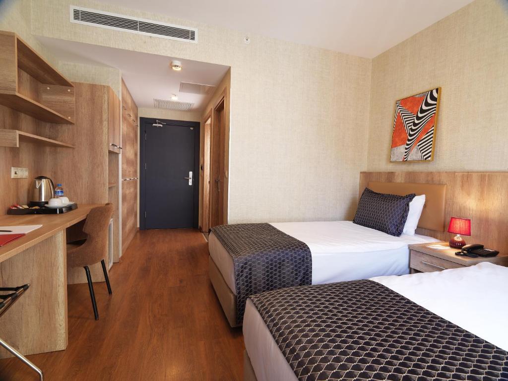 A bed or beds in a room at Jaff Hotels & Spa Nisantasi
