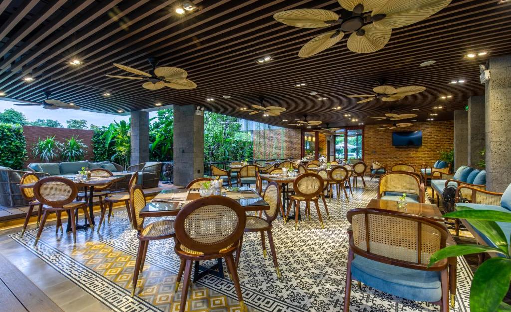 Khu vực ghế ngồi tại Boutik Cham NhaTrang Hotel