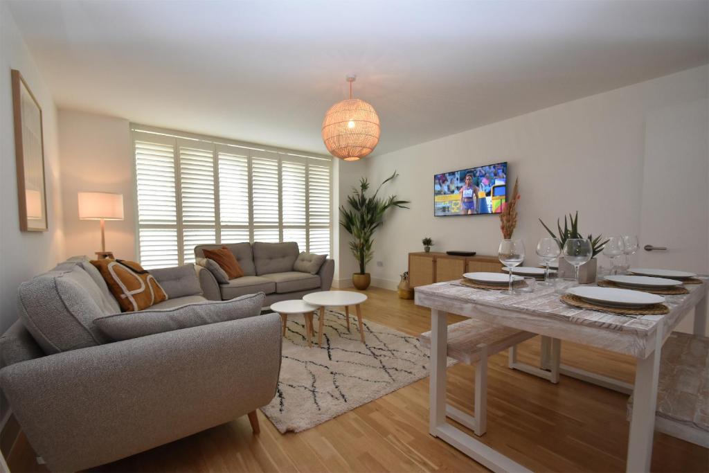 a living room with a couch and a table at Les Dunes in Camber