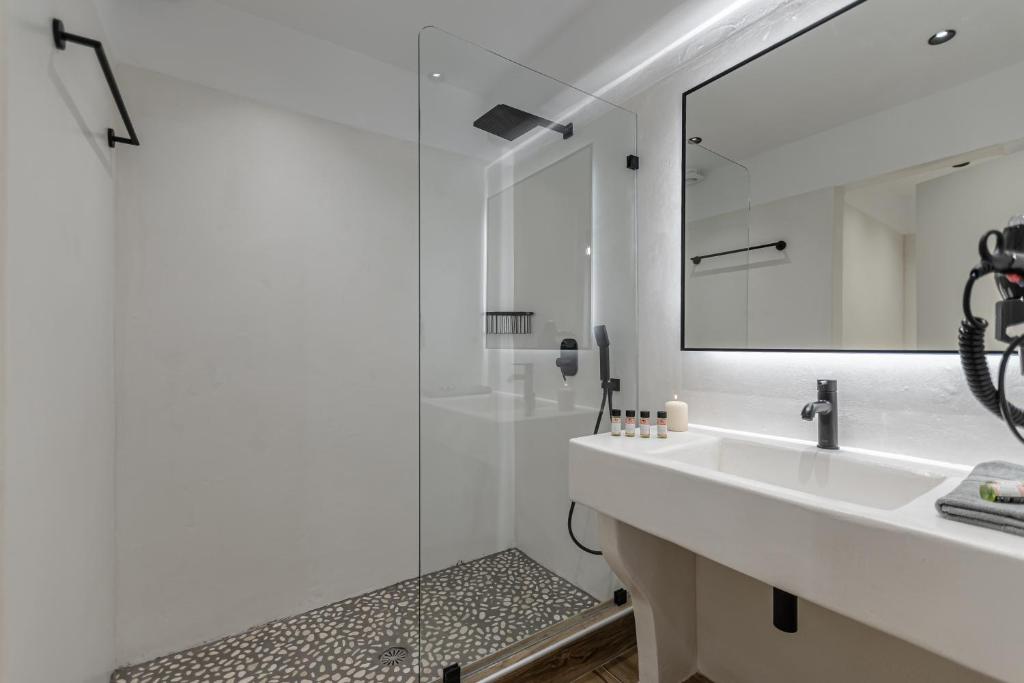 Kúpeľňa v ubytovaní Heavenly Suites & Studios