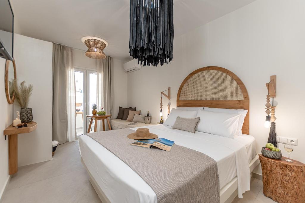 Posteľ alebo postele v izbe v ubytovaní Heavenly Suites & Studios