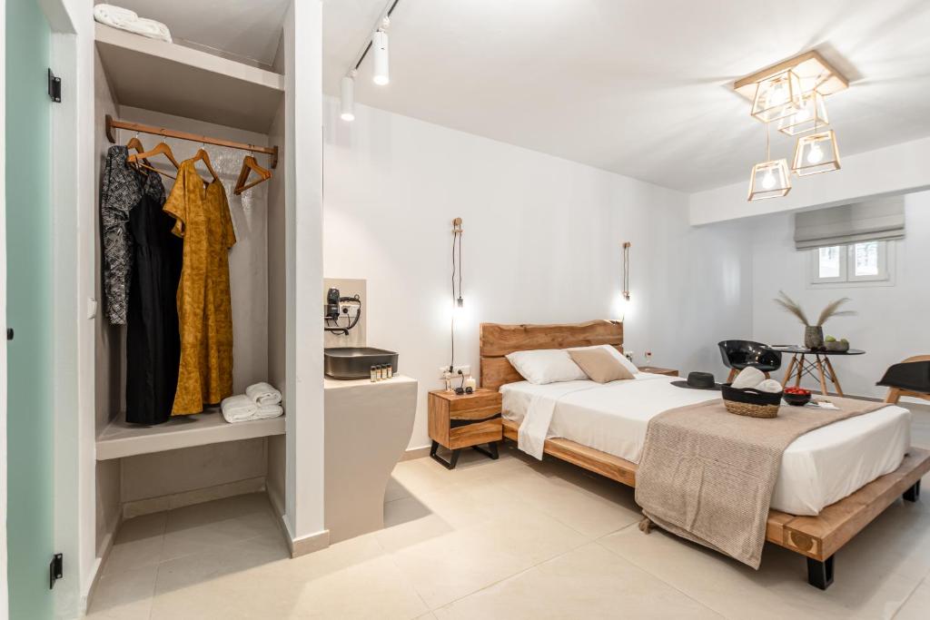 Posteľ alebo postele v izbe v ubytovaní Heavenly Suites & Studios