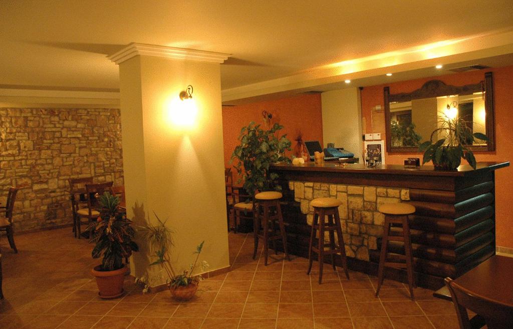 Εστιατόριο ή άλλο μέρος για φαγητό στο Ξενοδοχείο Αροάνιος