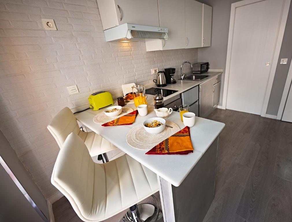 Kuchyňa alebo kuchynka v ubytovaní Apartamentos Infantes 28