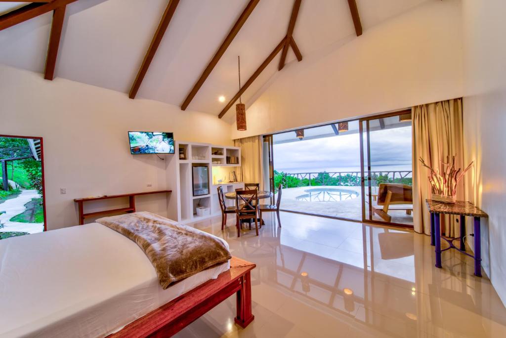 TV a/nebo společenská místnost v ubytování Akua Suites Ocean View