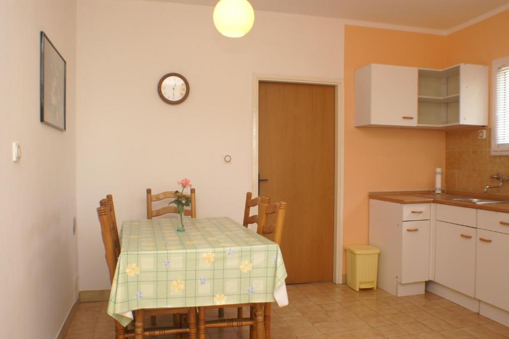 Kuchyň nebo kuchyňský kout v ubytování Family friendly seaside apartments Povljana, Pag - 230