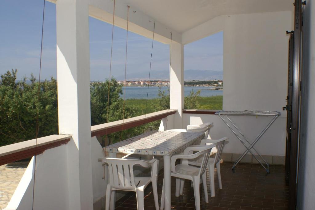 Balkón nebo terasa v ubytování Family friendly seaside apartments Povljana, Pag - 230