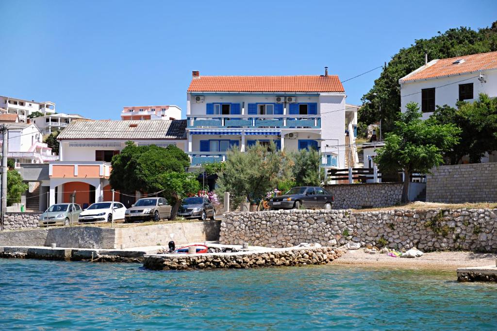 Fotografia z galérie ubytovania Rooms by the sea Metajna, Pag - 206 v destinácii Zubovići