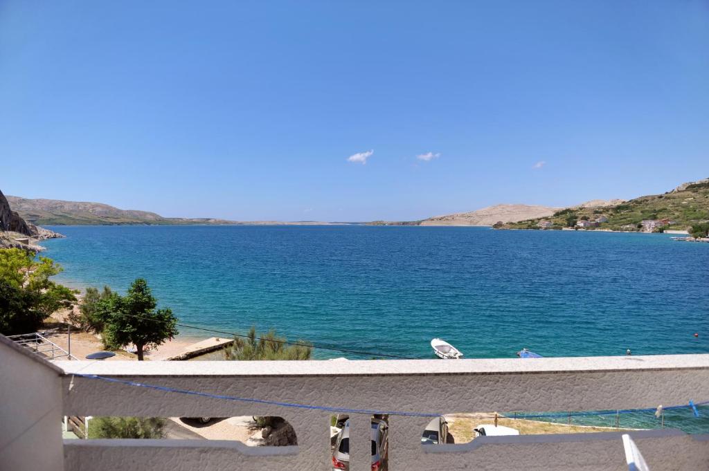 Fotografia z galérie ubytovania Rooms by the sea Metajna, Pag - 206 v destinácii Zubovići