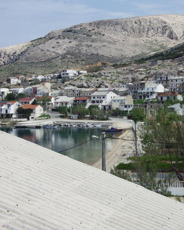 Fotografia z galérie ubytovania Rooms by the sea Metajna, Pag - 206 v destinácii Zubovići