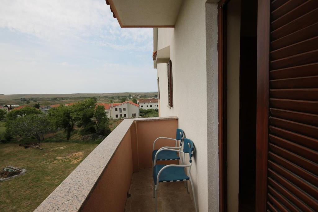 Balkon lub taras w obiekcie Family friendly apartments with a swimming pool Povljana, Pag - 244
