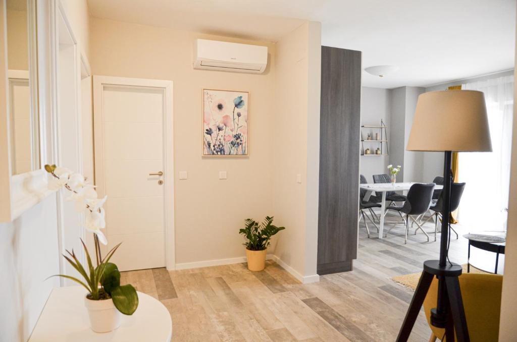 Część wypoczynkowa w obiekcie Family friendly apartments with a swimming pool Povljana, Pag - 244