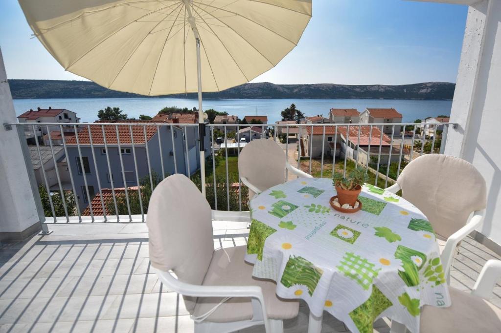Balkón nebo terasa v ubytování Apartments by the sea Stara Novalja, Pag - 235