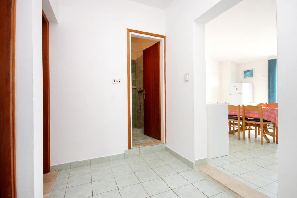 Fotografia z galérie ubytovania Apartments by the sea Zavalatica, Korcula - 247 v destinácii Zavalatica