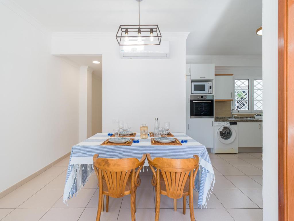 Kuchyňa alebo kuchynka v ubytovaní MoganSol Apartment