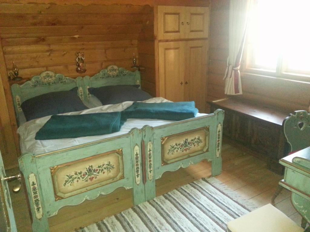 Posteľ alebo postele v izbe v ubytovaní Heidi's Häuschen