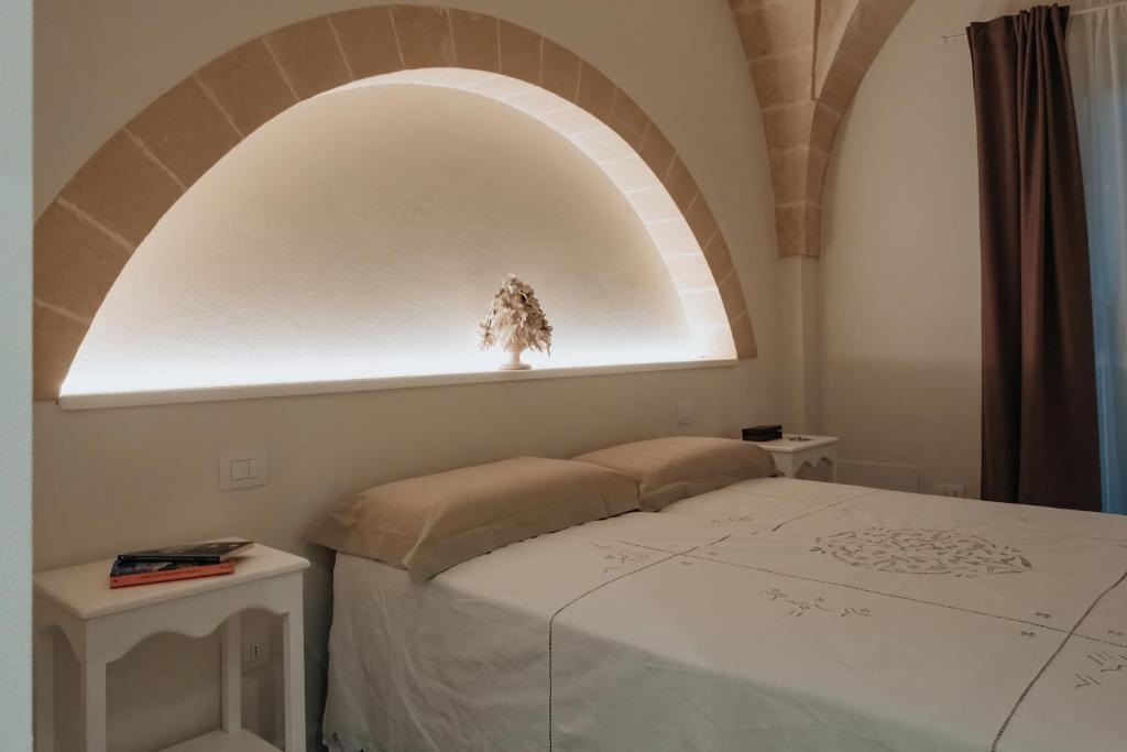 A bed or beds in a room at LE MAIOLICHE - Apulian B&B