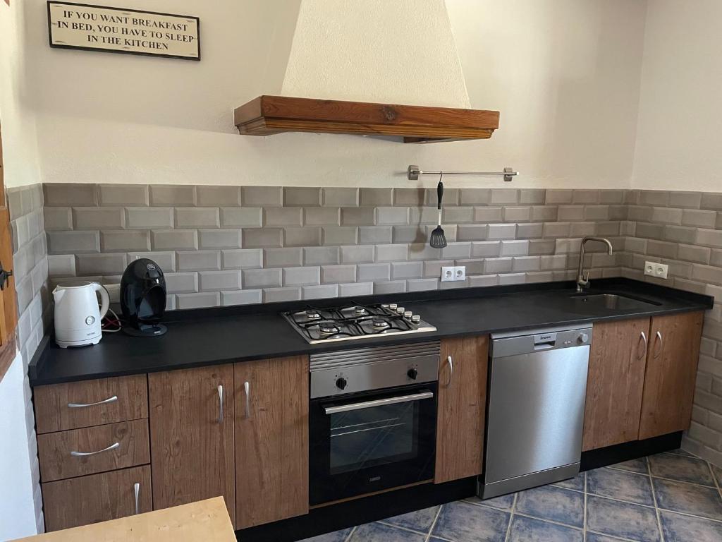 Kuchnia lub aneks kuchenny w obiekcie Casas Demi verhuurhuis