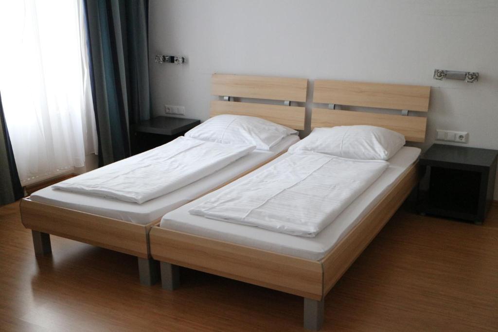 Postel nebo postele na pokoji v ubytování Kolbeck Rooms