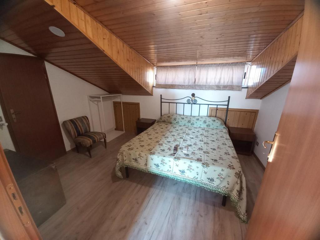 Postel nebo postele na pokoji v ubytování BB Cesarò Mariolo house