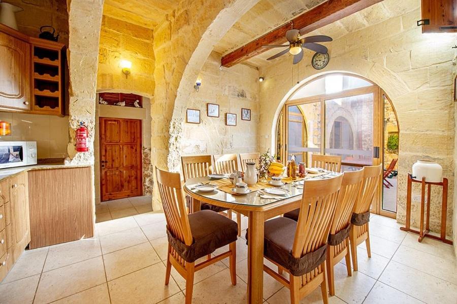 Kuchyň nebo kuchyňský kout v ubytování Lellux Holiday Home