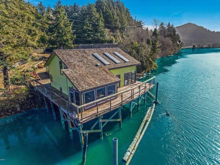 Stunning River Retreat on the Oregon Coast, Lincoln City (updated