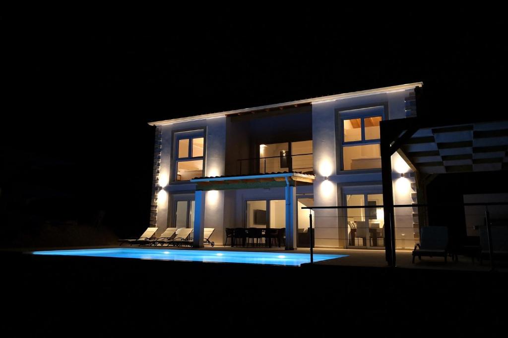 Bazén v ubytování Sunset Sea View Villa 9 nebo v jeho okolí