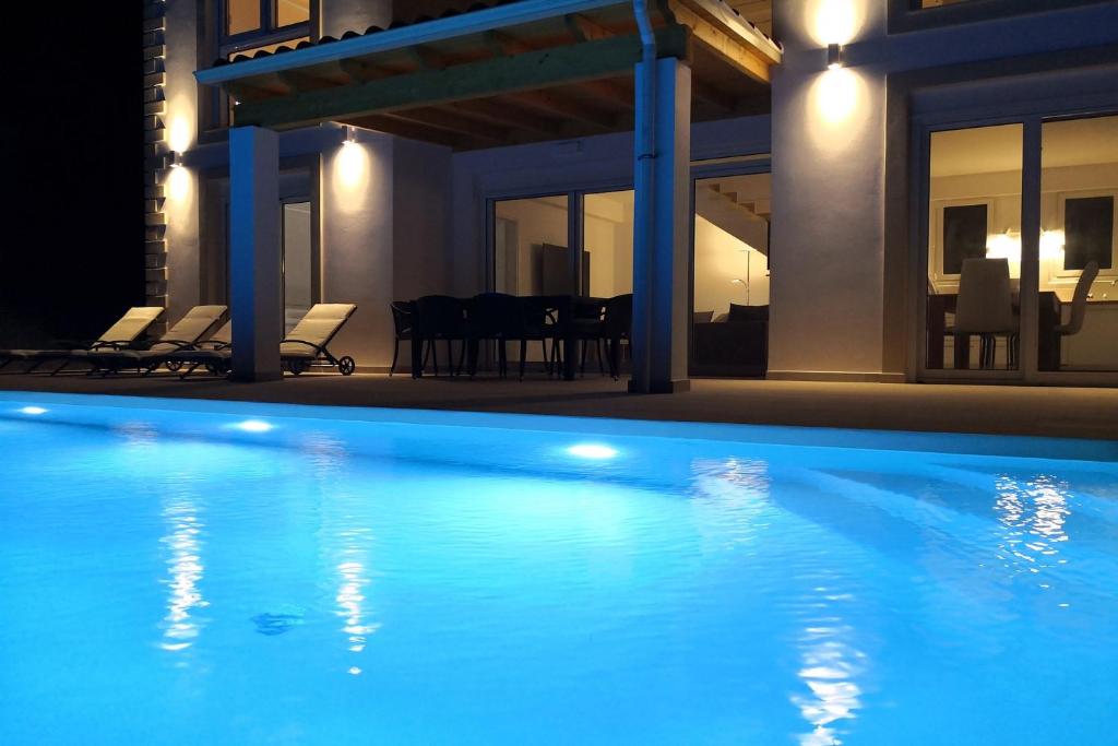 Bazén v ubytování Sunset Sea View Villa 9 nebo v jeho okolí