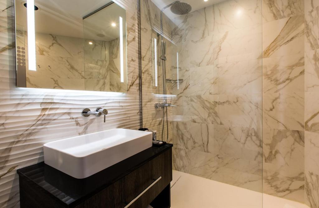 Koupelna v ubytování NYX Hotel Bilbao by Leonardo Hotels